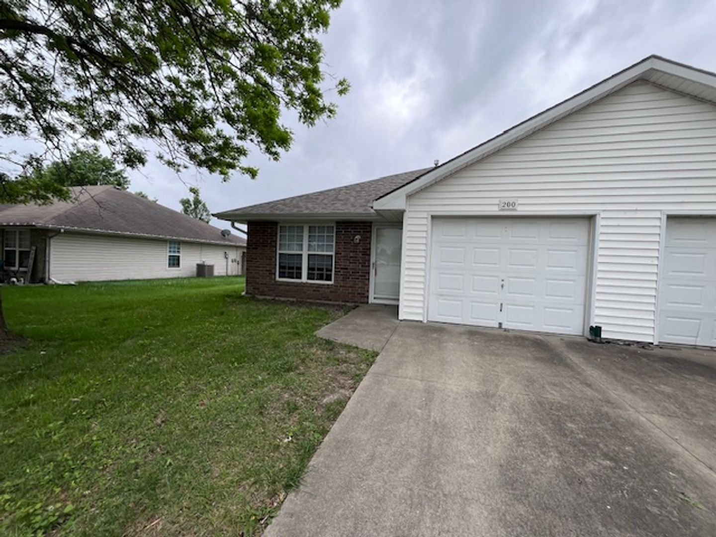 Grain Valley Multiplex: 200-202 NW Parker Dr