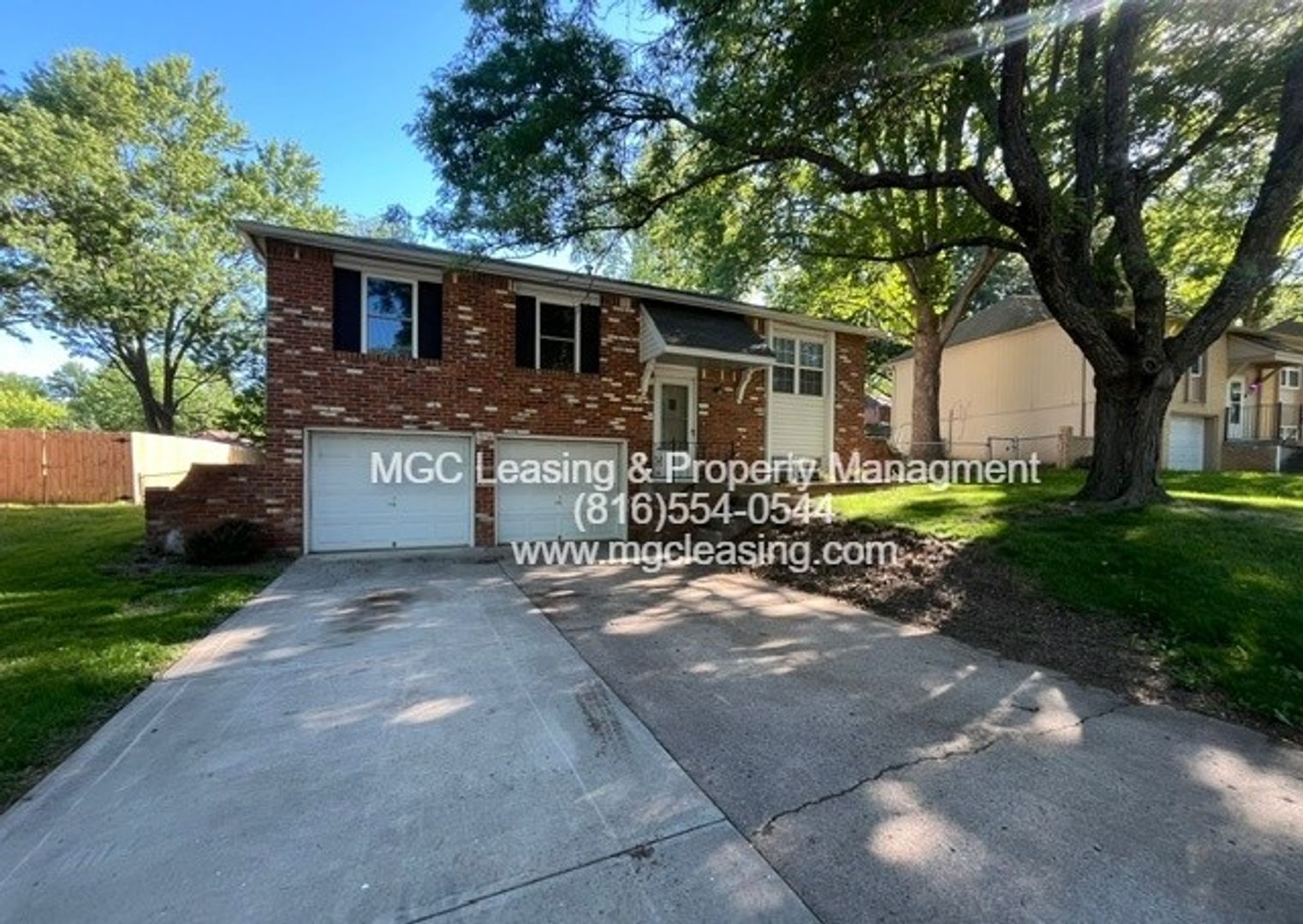 Blue Springs House: 2901 NW Kingsridge Dr