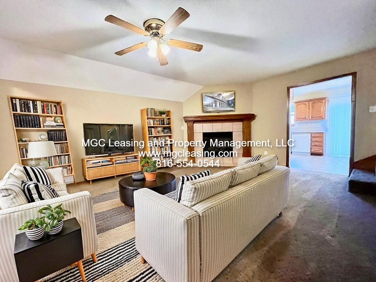 Raymore Townhome: 503-509 N Foxridge Dr