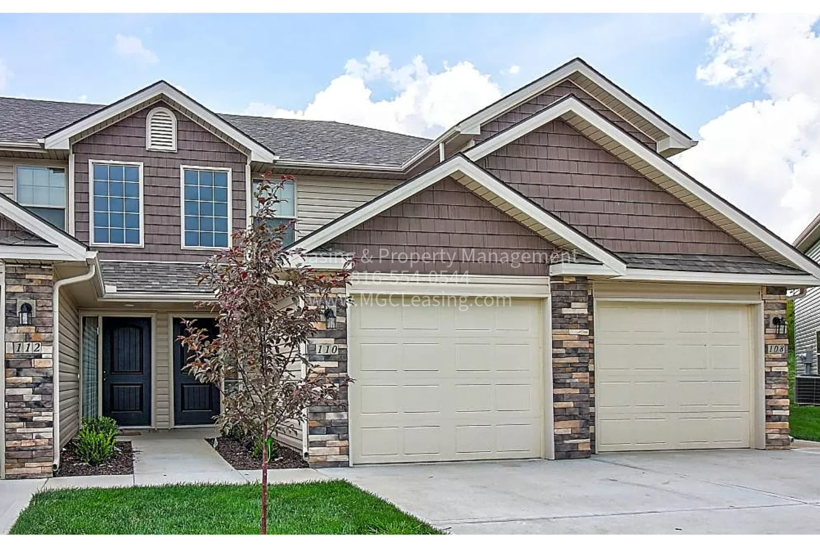 Raymore Townhome: 108-114 Barberry Ln