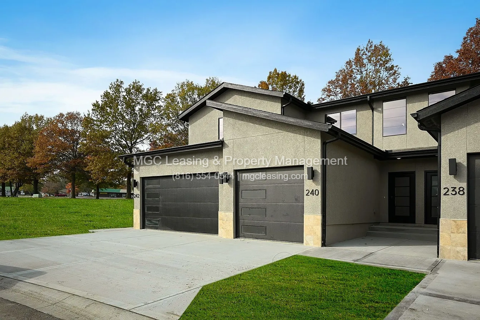 Raymore Apartment: 246-256 Persimmon Rd