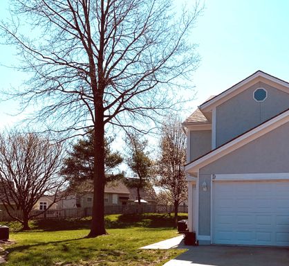 Convenient Lee’s Summit Living in Whispering Winds – photo 1