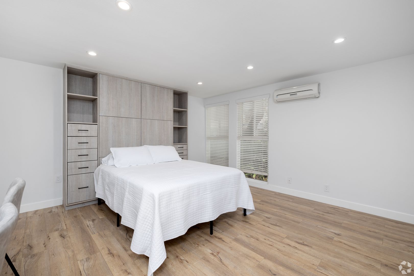 Bel Air Apartment: 2405 Roscomare Road