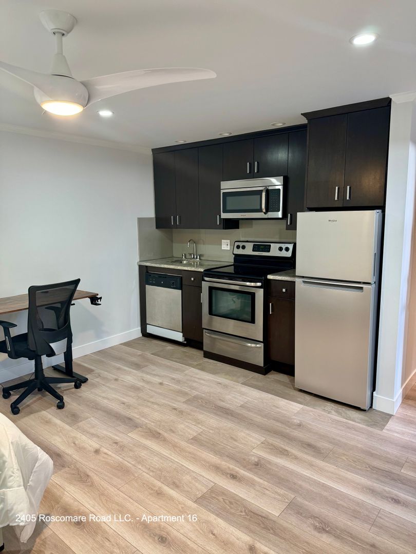 Bel Air Apartment: 2405 Roscomare Rd