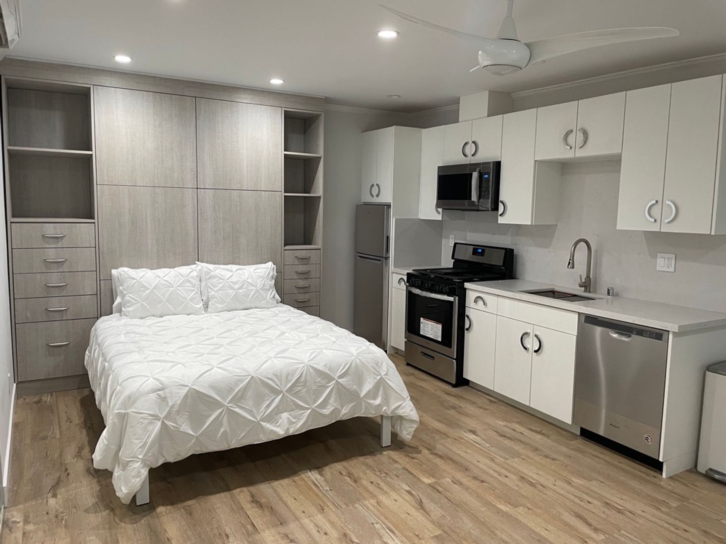 Bel Air Apartment: 2405 Roscomare Road
