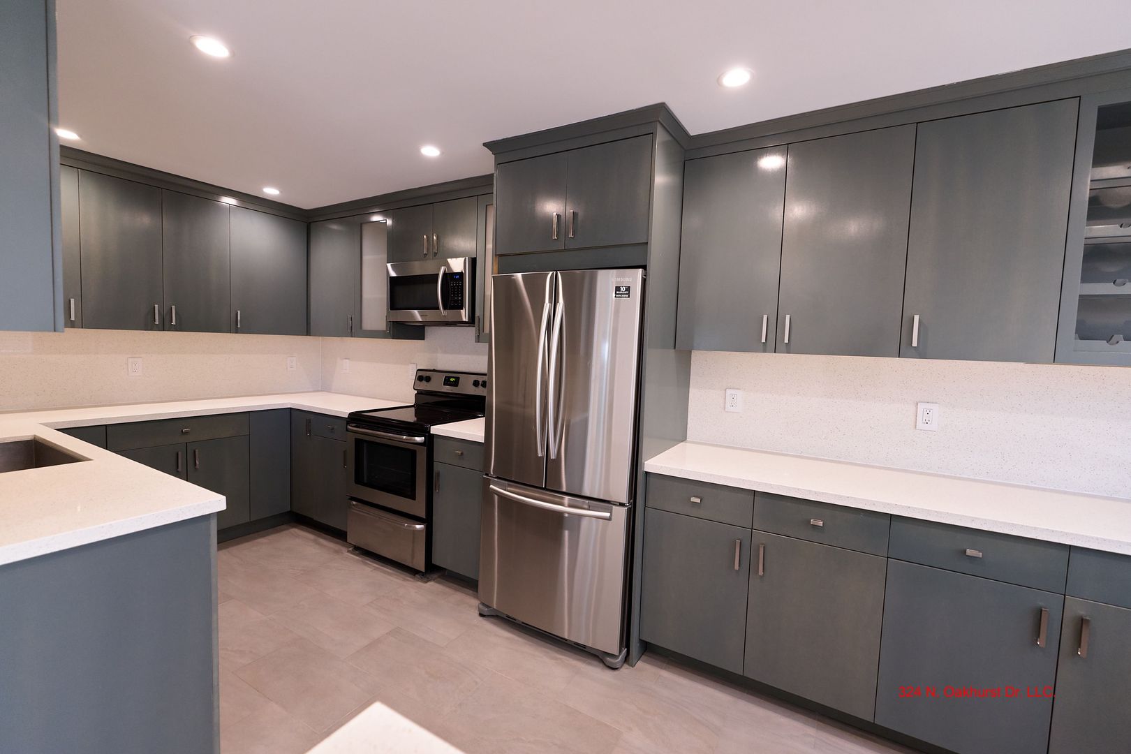 Beverly Hills Apartment: 324 North Oakhurst Drive