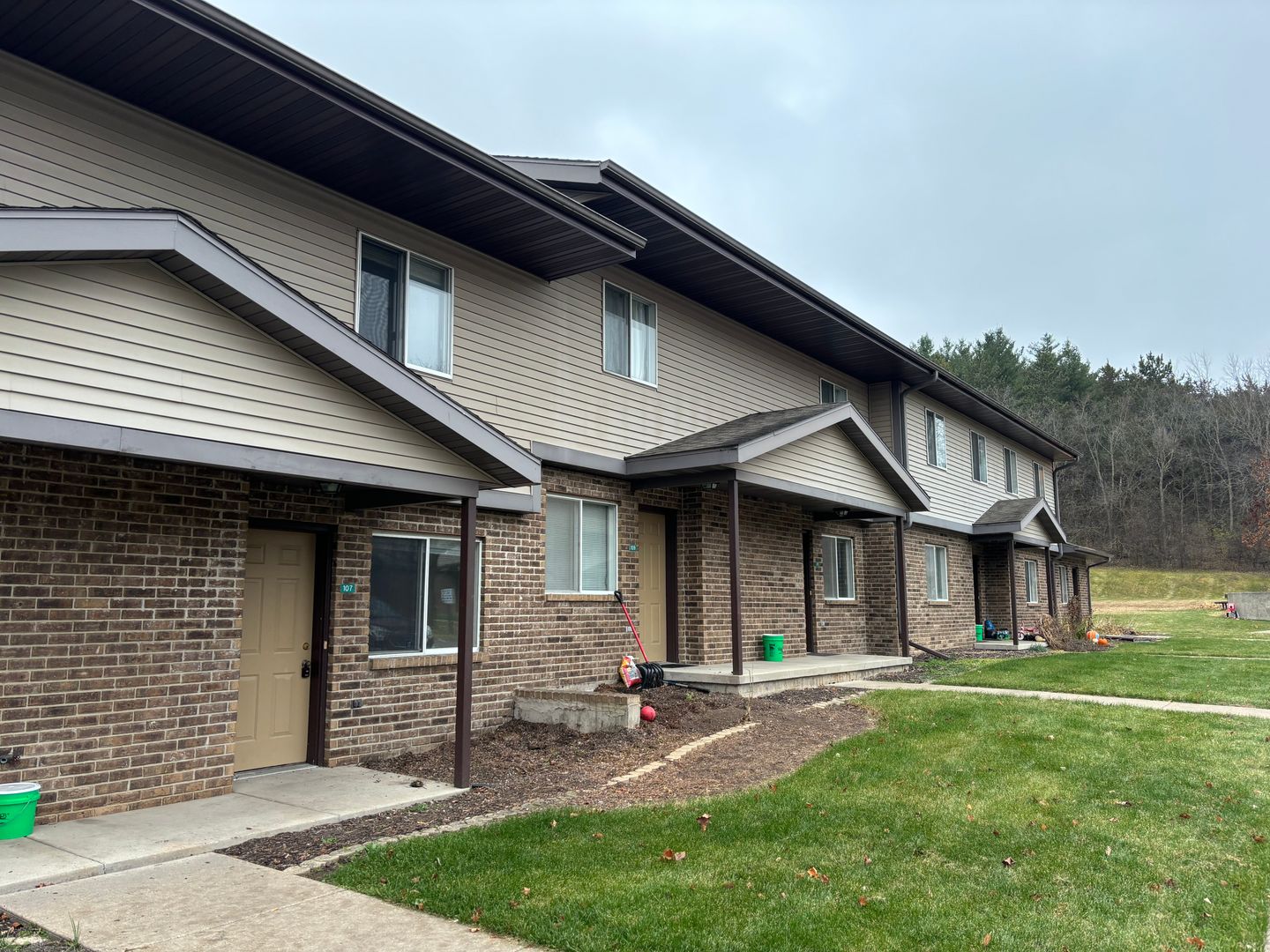 cross plains Apartment: 101-314 Pine Meadow Court