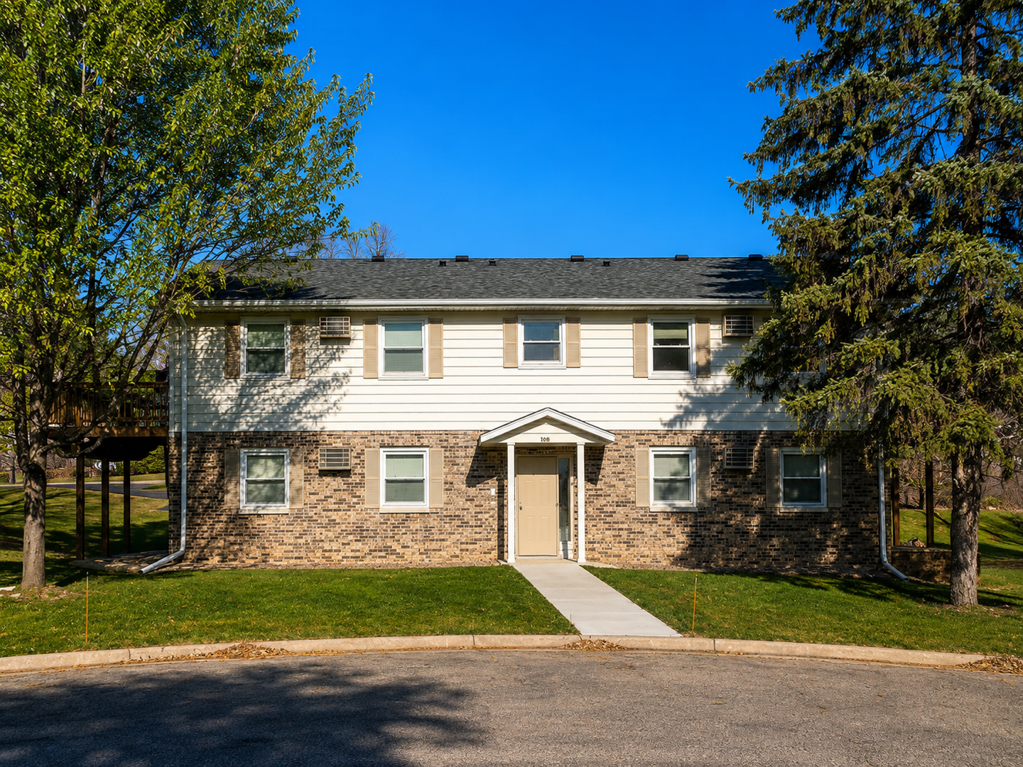 Mount Horeb Apartment: 102-106 Waldmar Ct