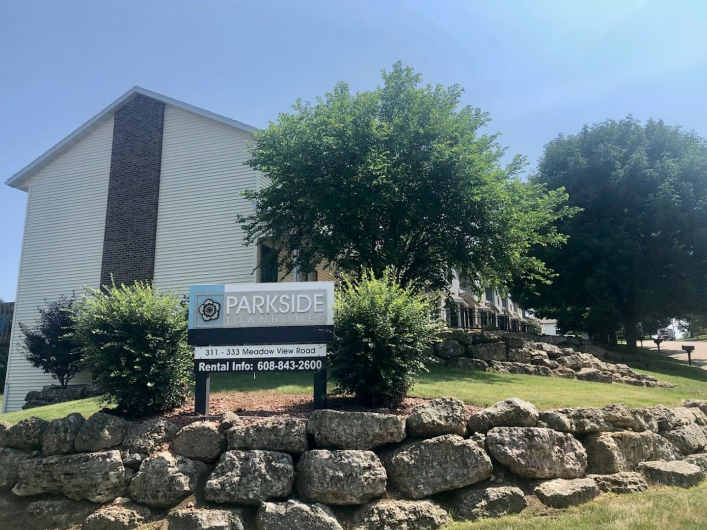 Mount Horeb Apartment: 311-333 Meadow View Rd