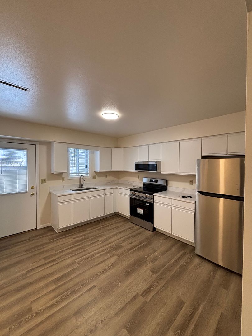 cross plains Apartment: 101-314 Pine Meadow Court