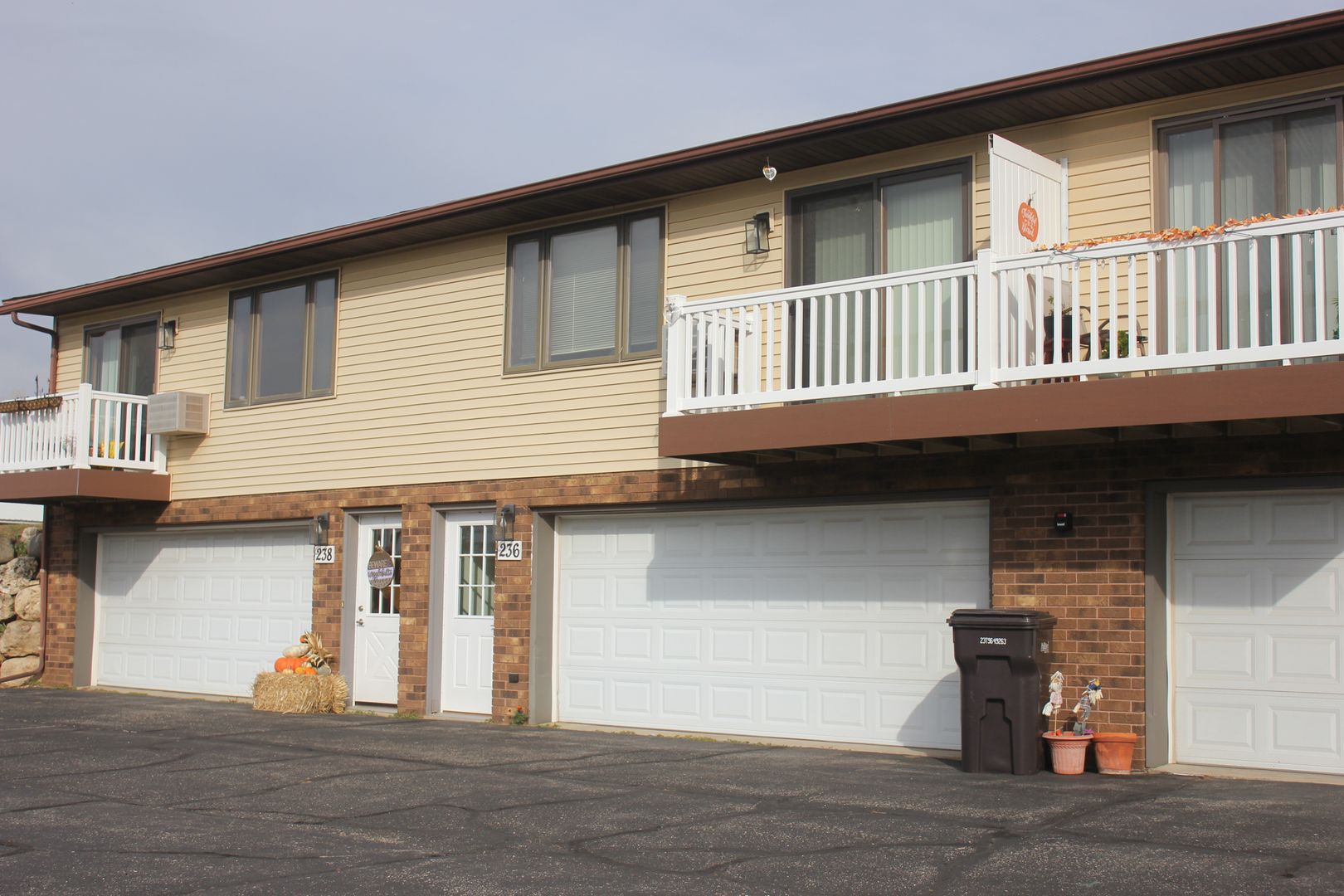 Mount Horeb Apartment: 232-238 Buechner Drive