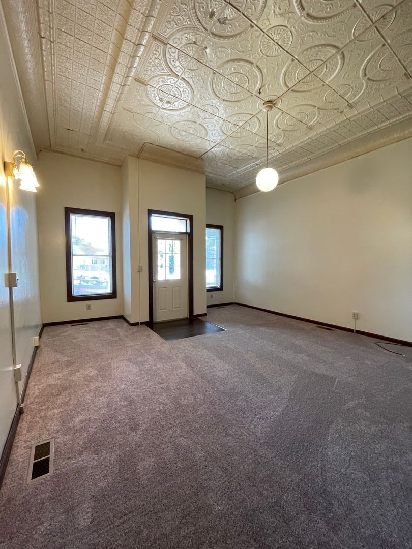Lafayette Apartment: Main Street