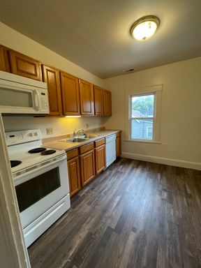 Two Bedroom Upstairs Apartment – photo 1