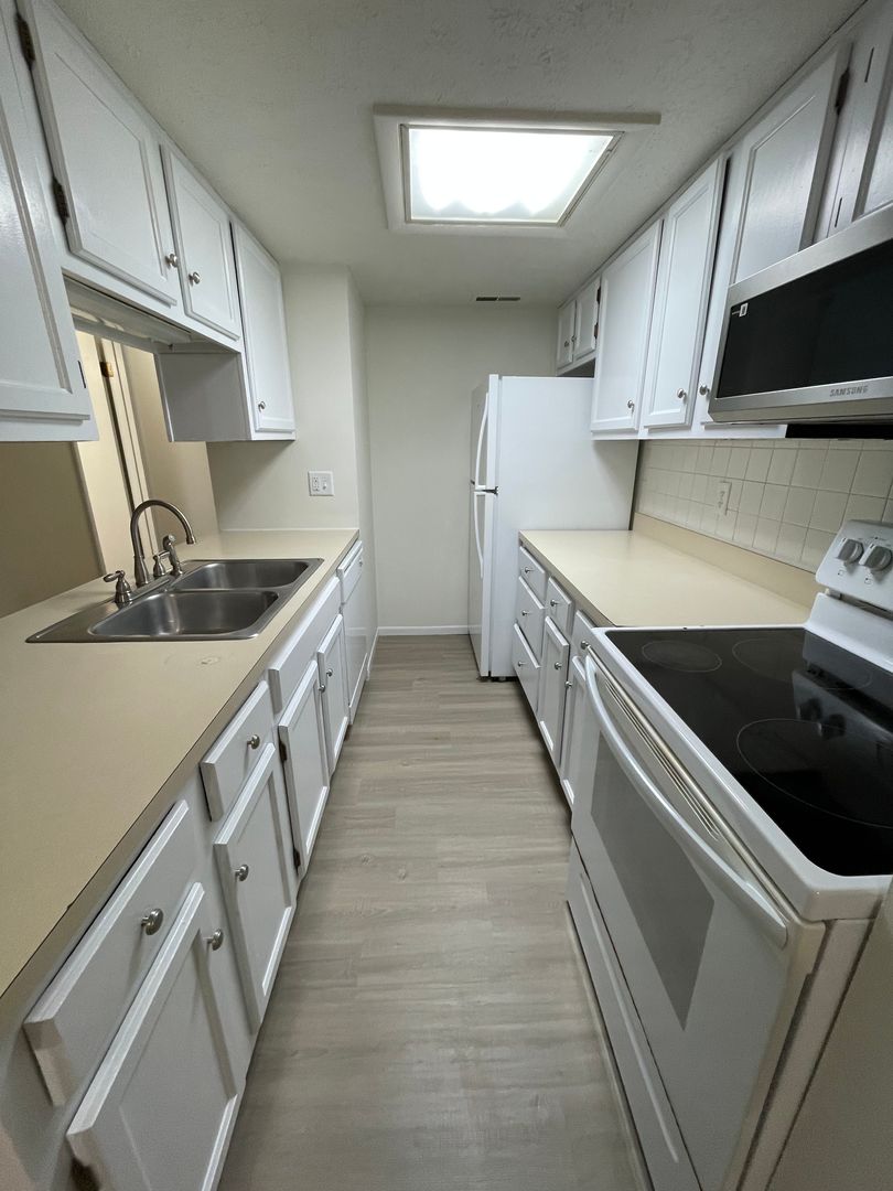 Lafayette Apartment: 900 N. 21st Street