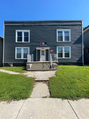 $200 OFF SECOND MONTHS RENT IF LEASED BY 9/1 – photo 1