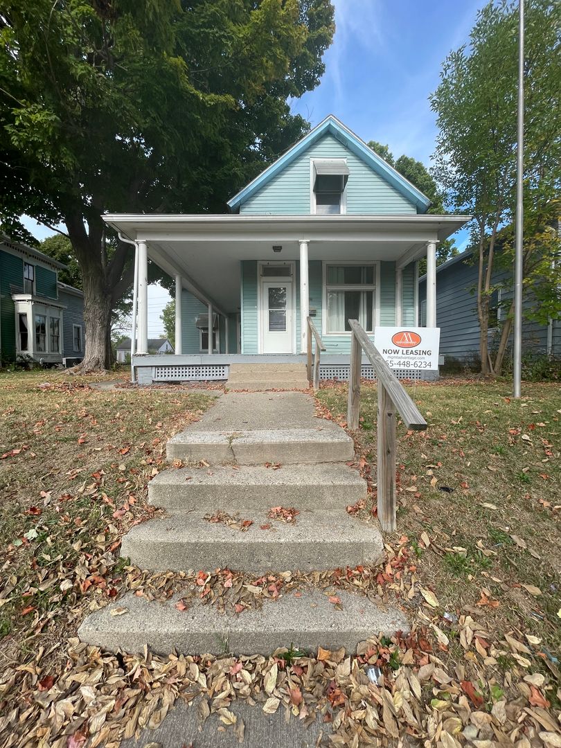 Lafayette House: 1822 Main Street