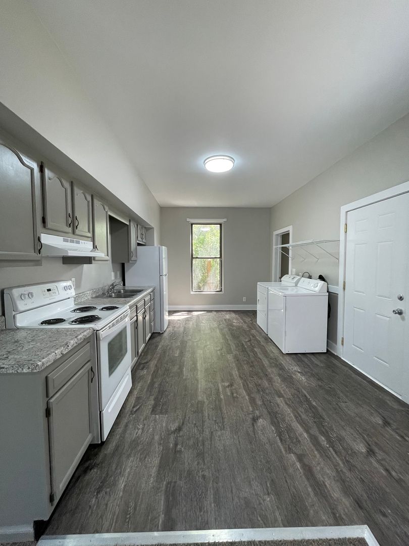 Lafayette Apartment: 905 North Street