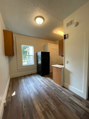 Studio Apartment - Utilities Included – photo 1