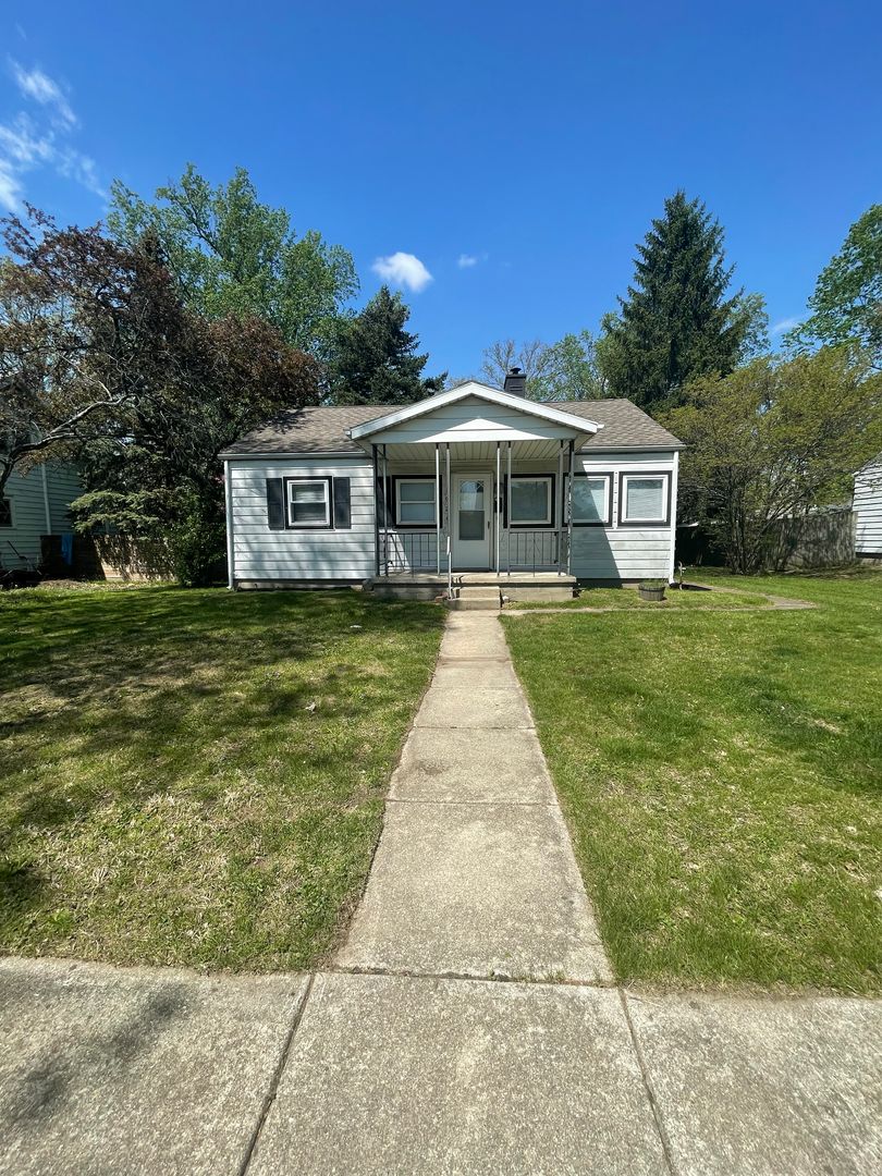 Lafayette House: 1924 Charles Street