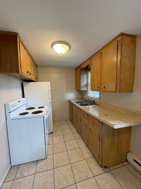 1 Bedroom Apartment in Rensselaer! – photo 1