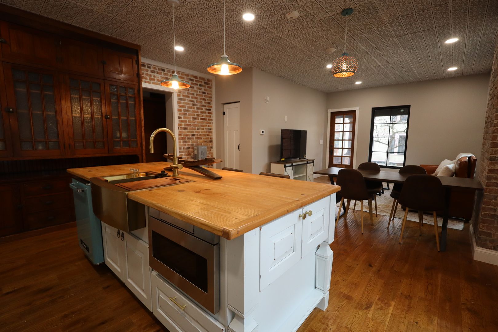 Lafayette Apartment: 400 N. 9th Street