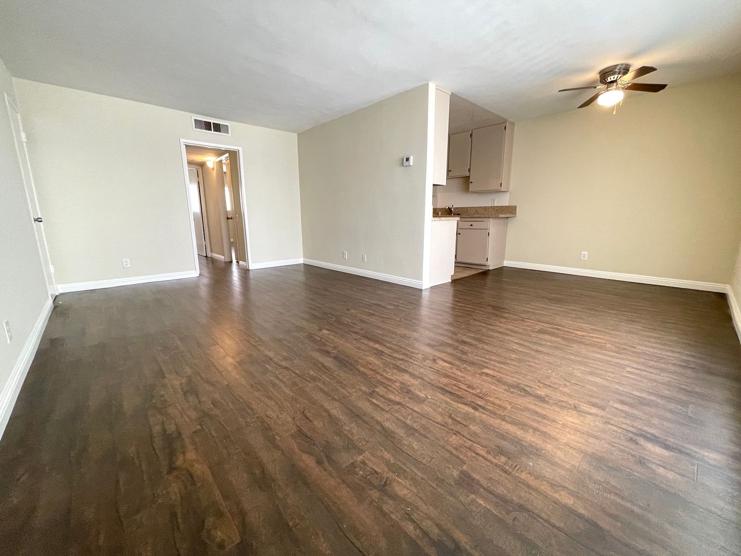 West Hollywood Apartment: 1124 N Olive Dr