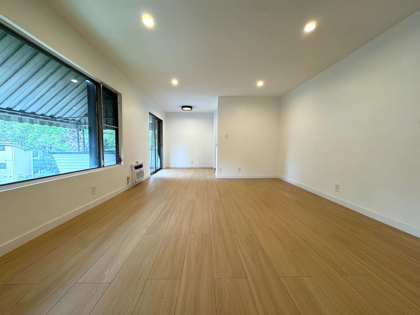 West Hollywood Apartment: 1020 N Edinburgh Ave #06