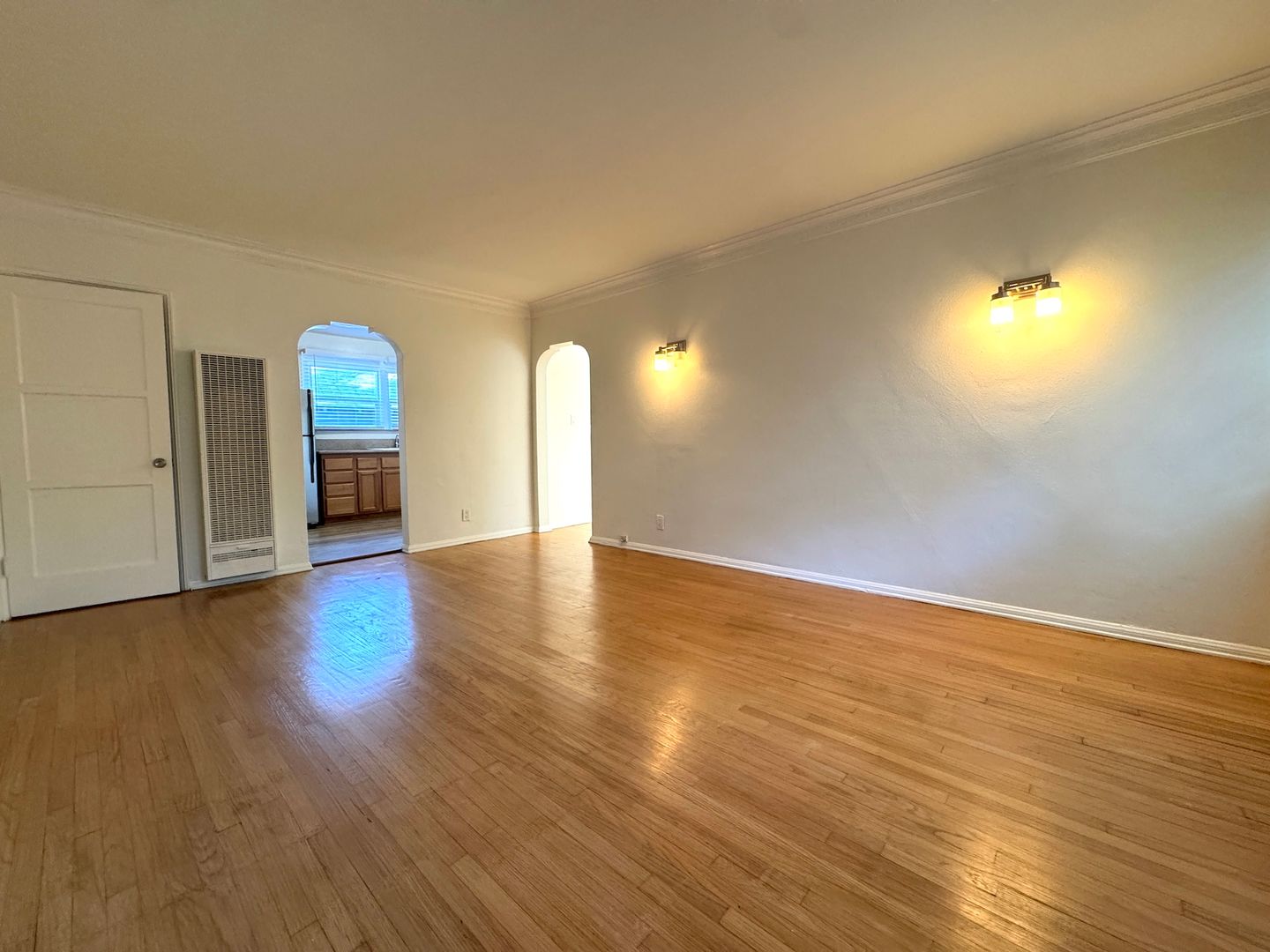 Los Angeles Apartment: 2800 St George St