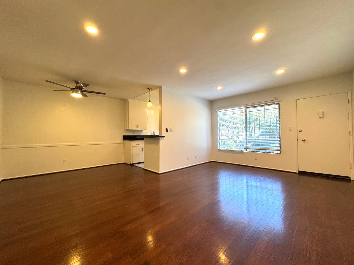 West Hollywood Apartment: 1155 N Curson Ave #03