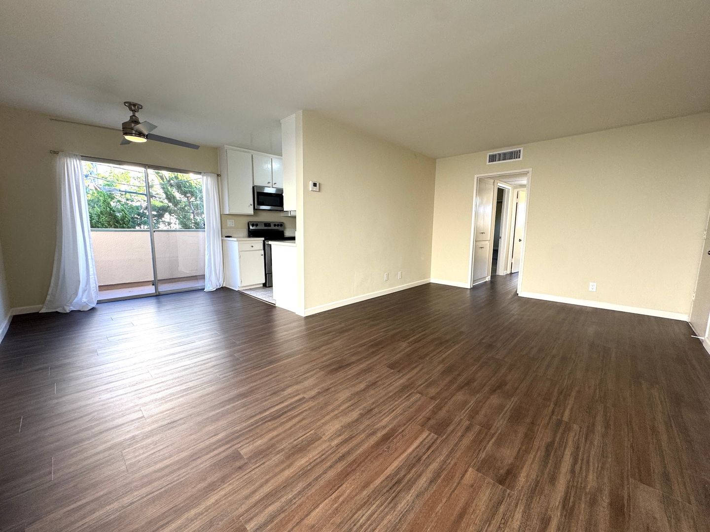 West Hollywood Apartment: 1124 N Olive Dr