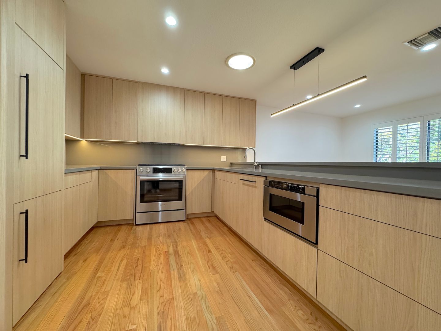 West Hollywood Condo: 805 N West Knoll Dr #2