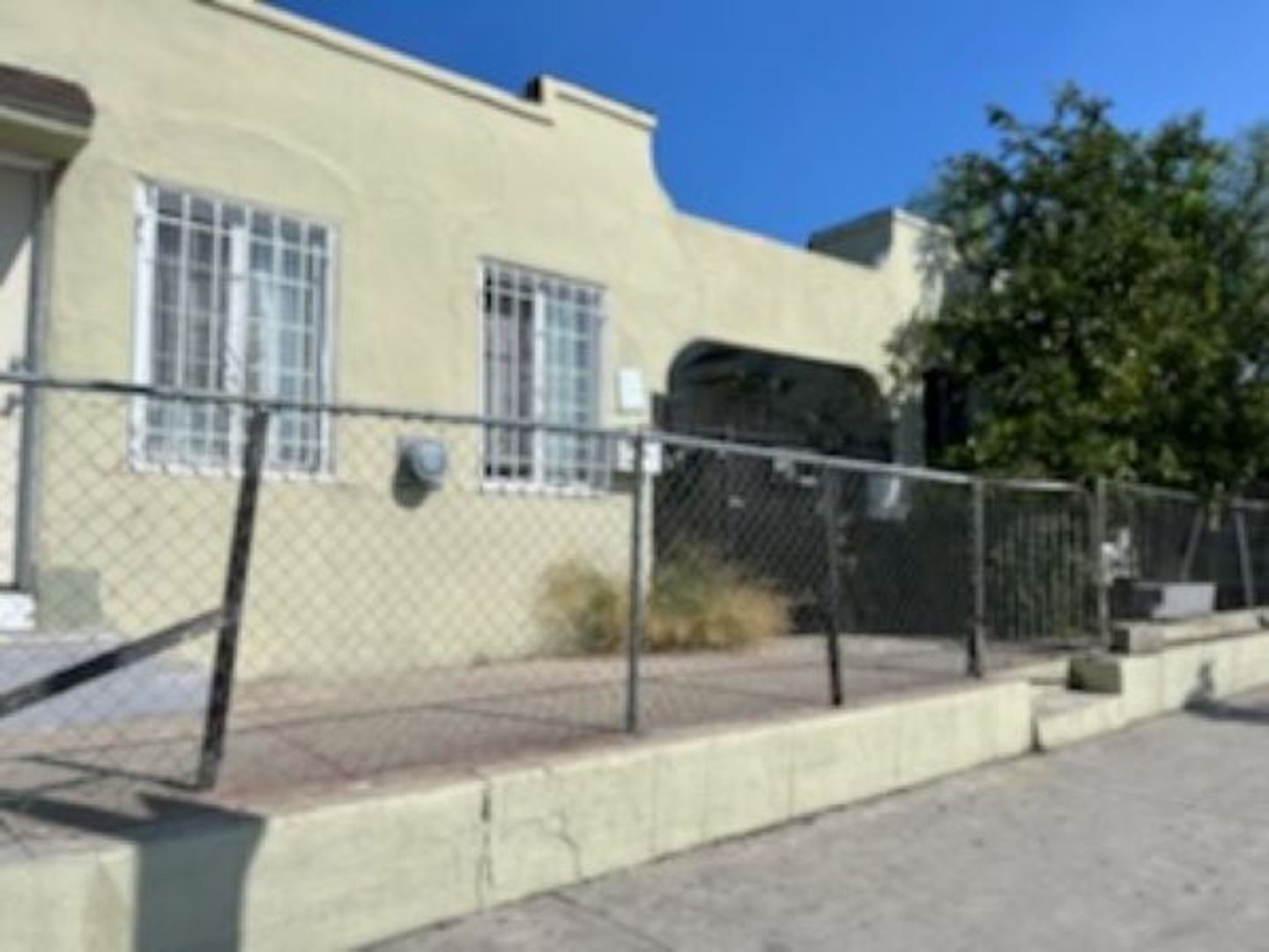 Los Angeles Apartment: 443-445 West Florence Avenue