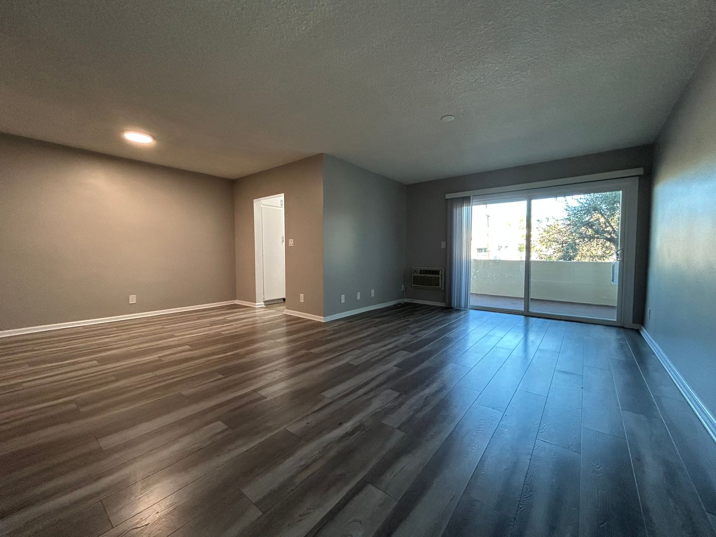Tarzana Apartment: 6230 Reseda Blvd