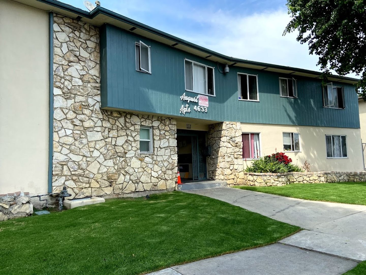 Los Angeles Apartment: 4633 August Street