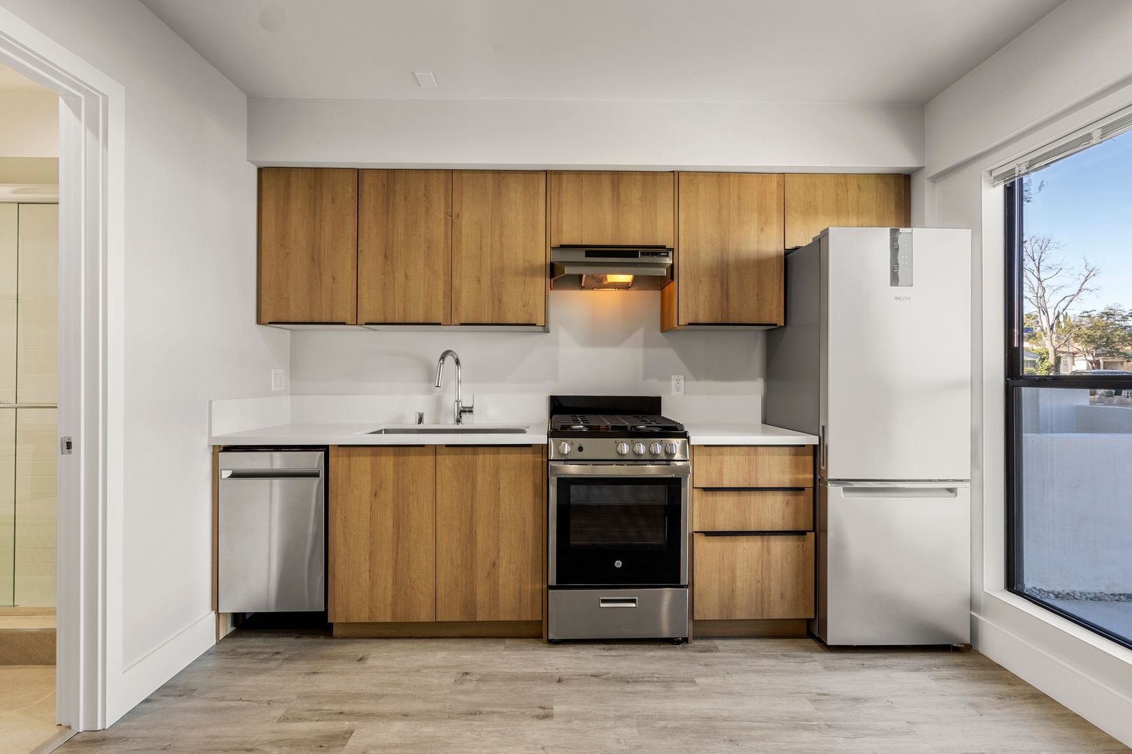 North Hollywood Apartment: 11522 Emelita Street