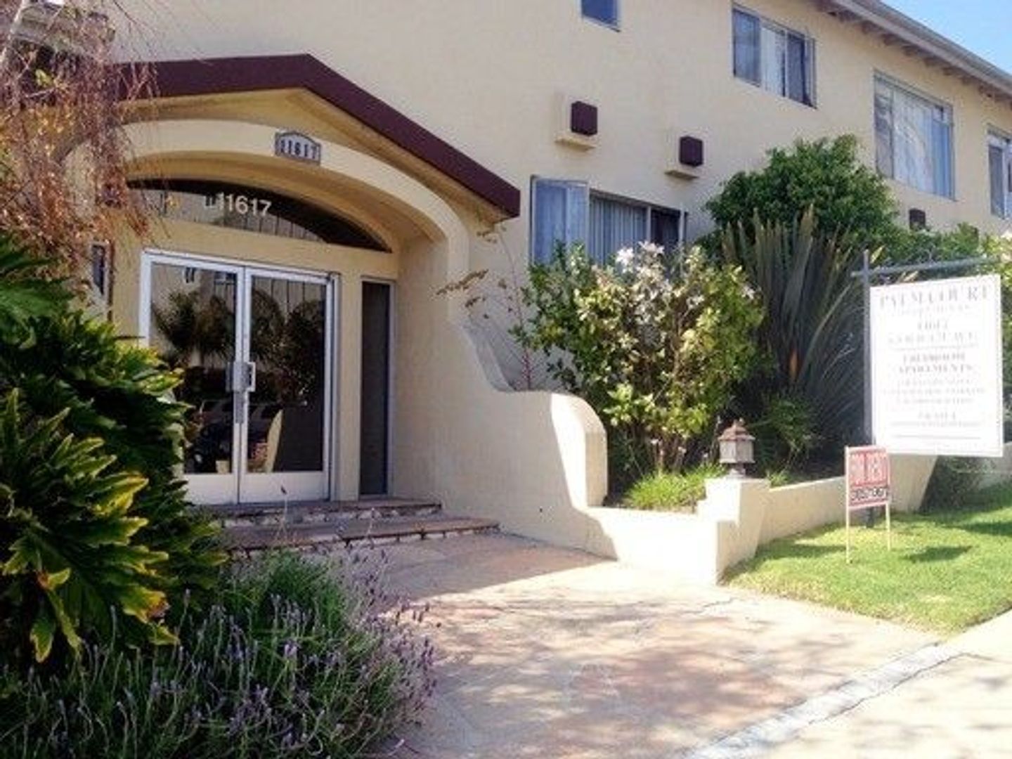 Los Angeles Apartment: 11617 Gorham Avenue