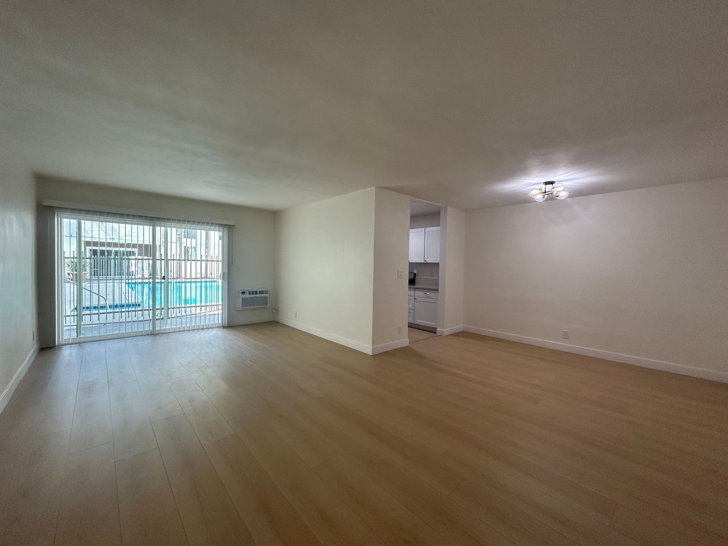 Tarzana Apartment: 6170 Reseda Blvd