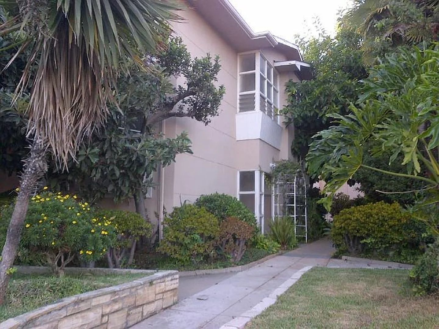 Los Angeles Apartment: 11707 Sunset Boulevard