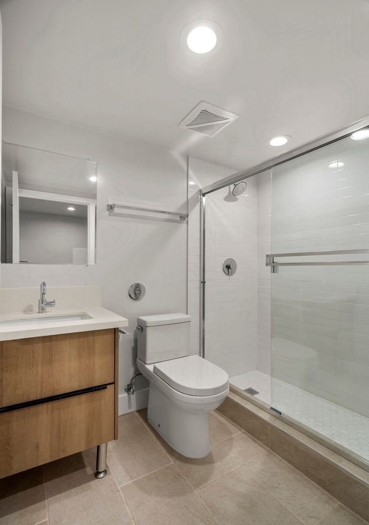 North Hollywood Apartment: 11516 Victory Blvd