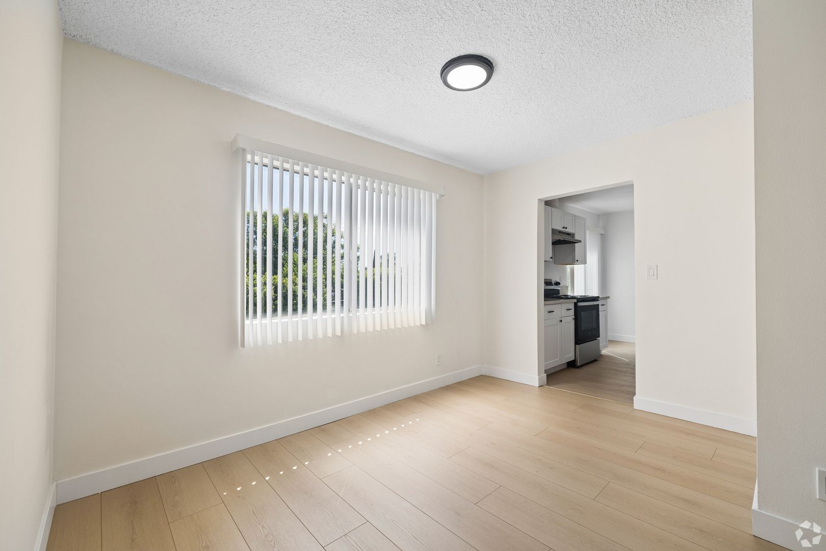 TARZANA 6210 11 of 12