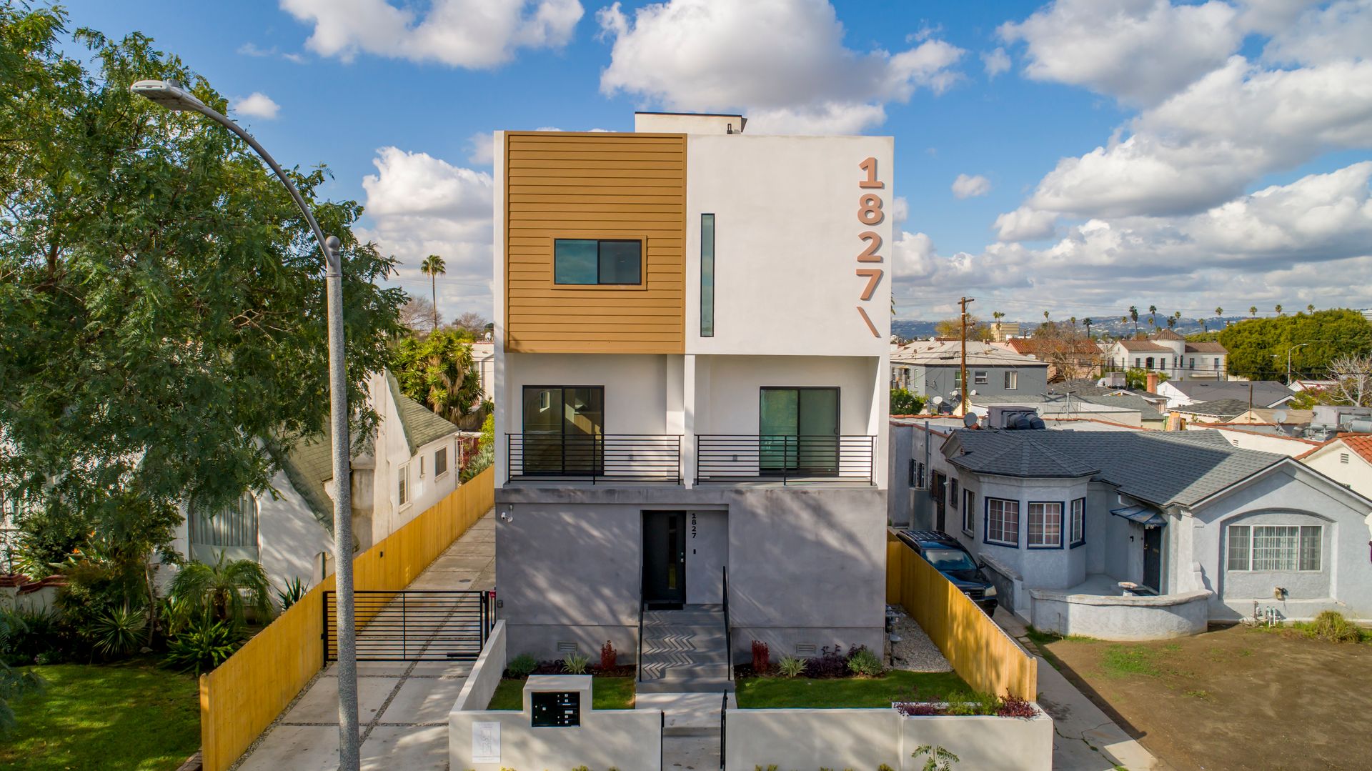 Los Angeles Apartment: 1825-1827 1/2 S Orange Drive