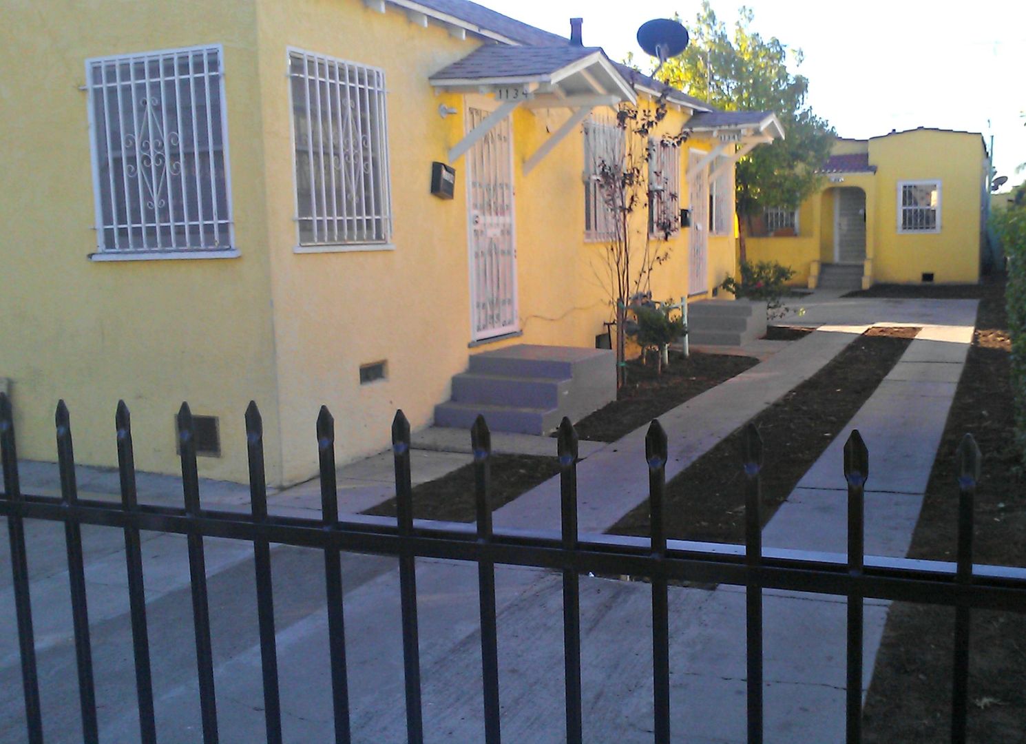 Los Angeles Apartment: 1132 - 1134 1/2 E. 81st Street