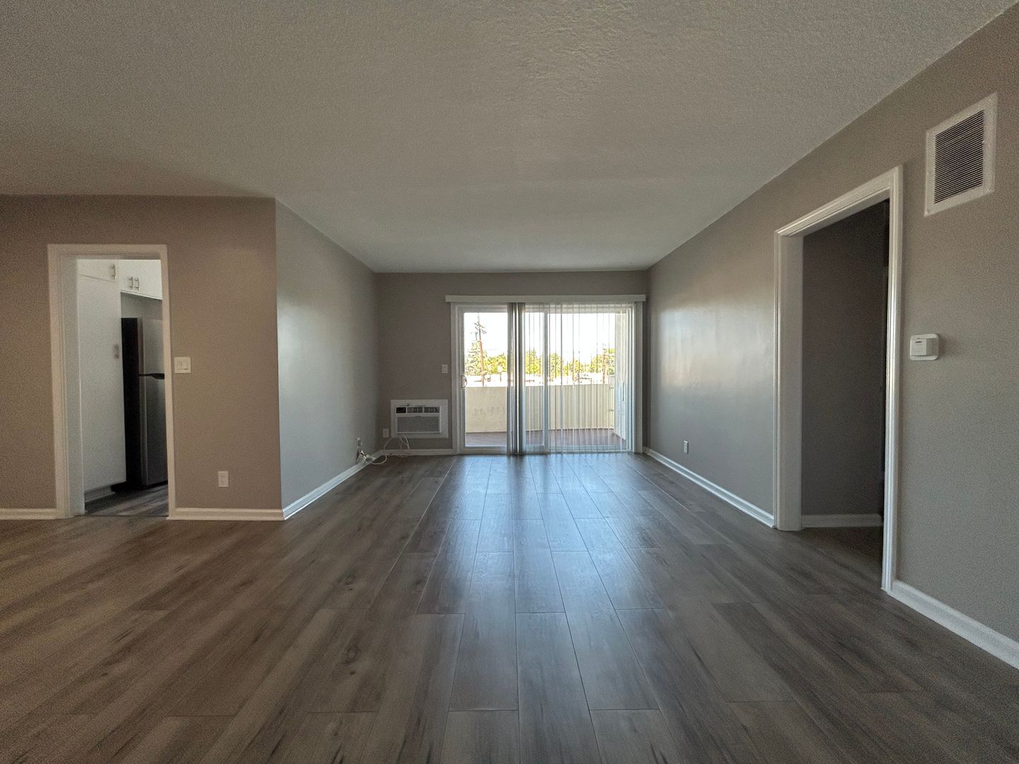 Tarzana Apartment: 6230 Reseda Blvd