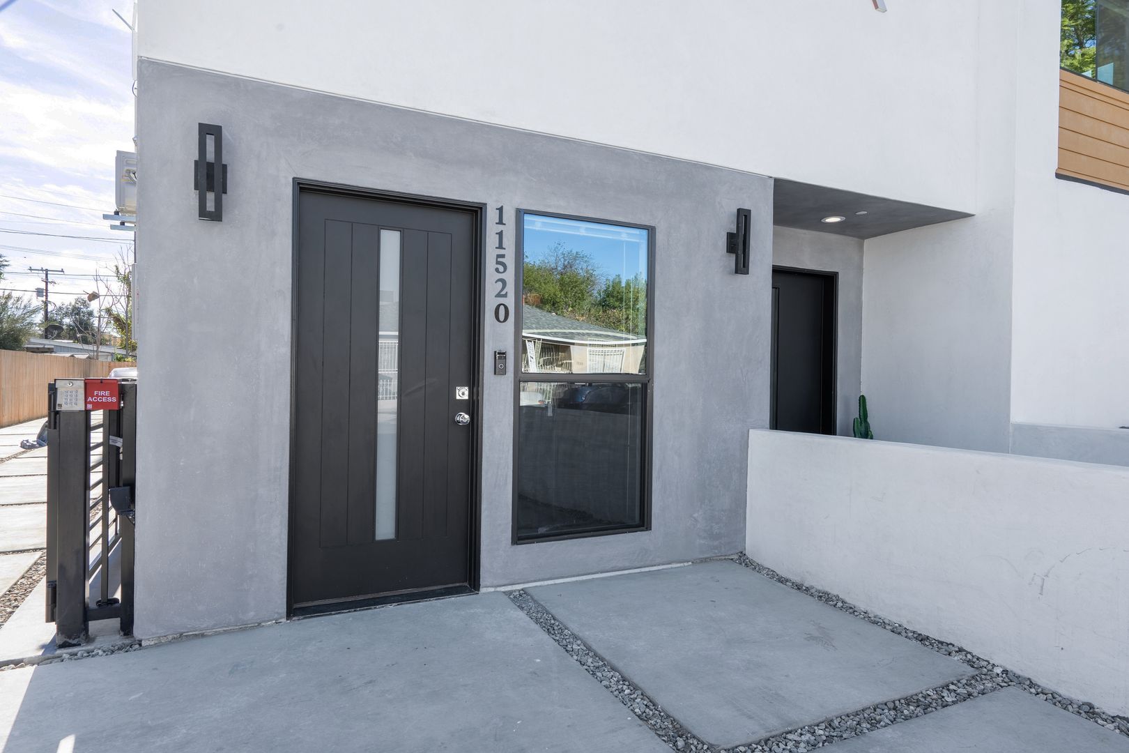 North Hollywood Apartment: 11522 Emelita Street