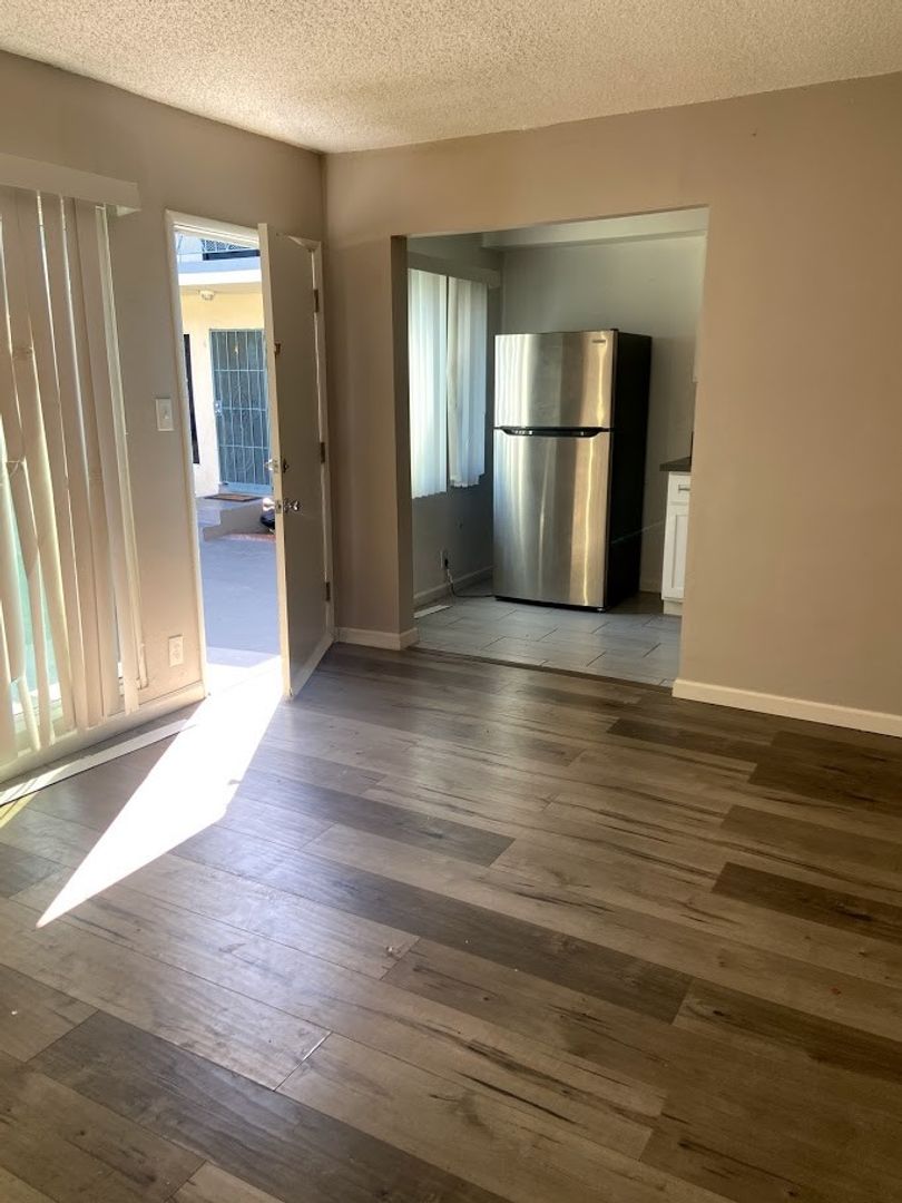 Los Angeles Apartment: 3939 Stevely Avenue
