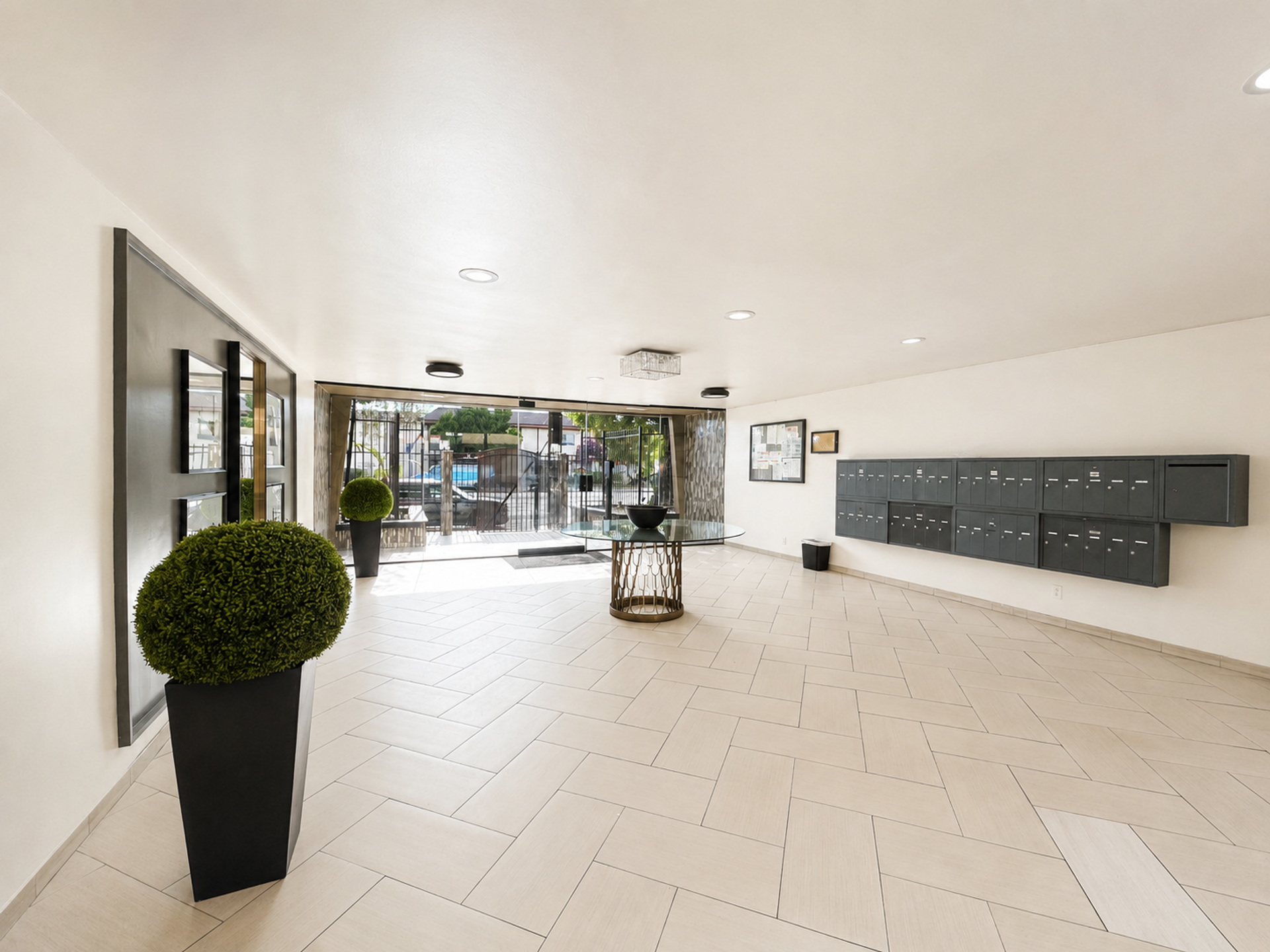 Lobby at TARZANA 6150 (2 of 2)