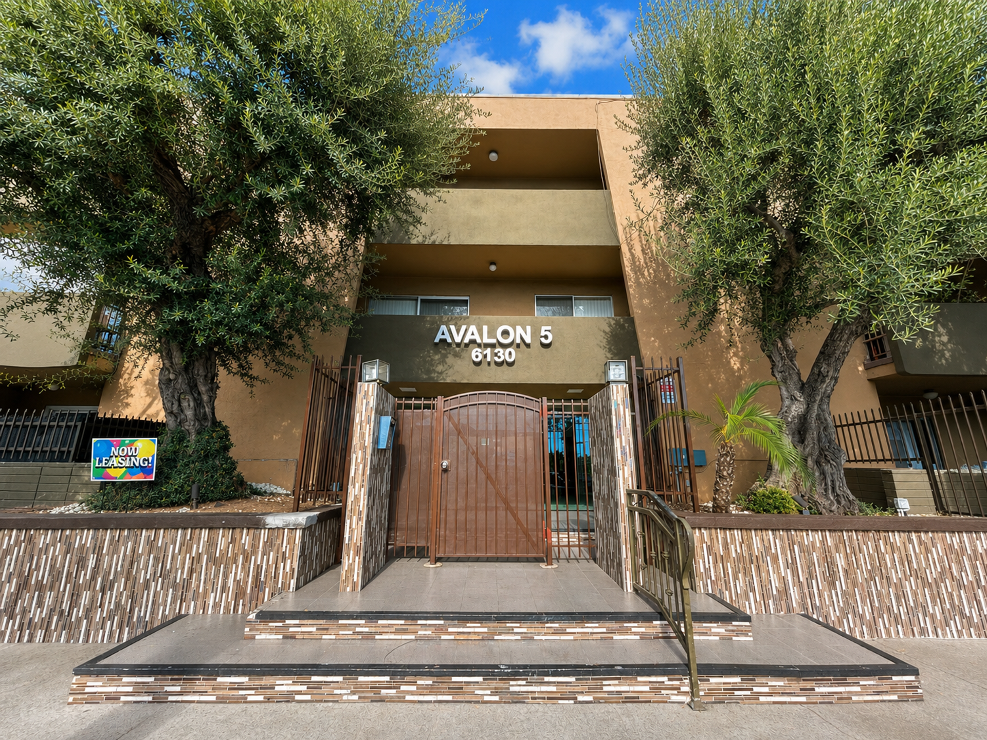 Tarzana Apartment: 6130 Reseda Blvd