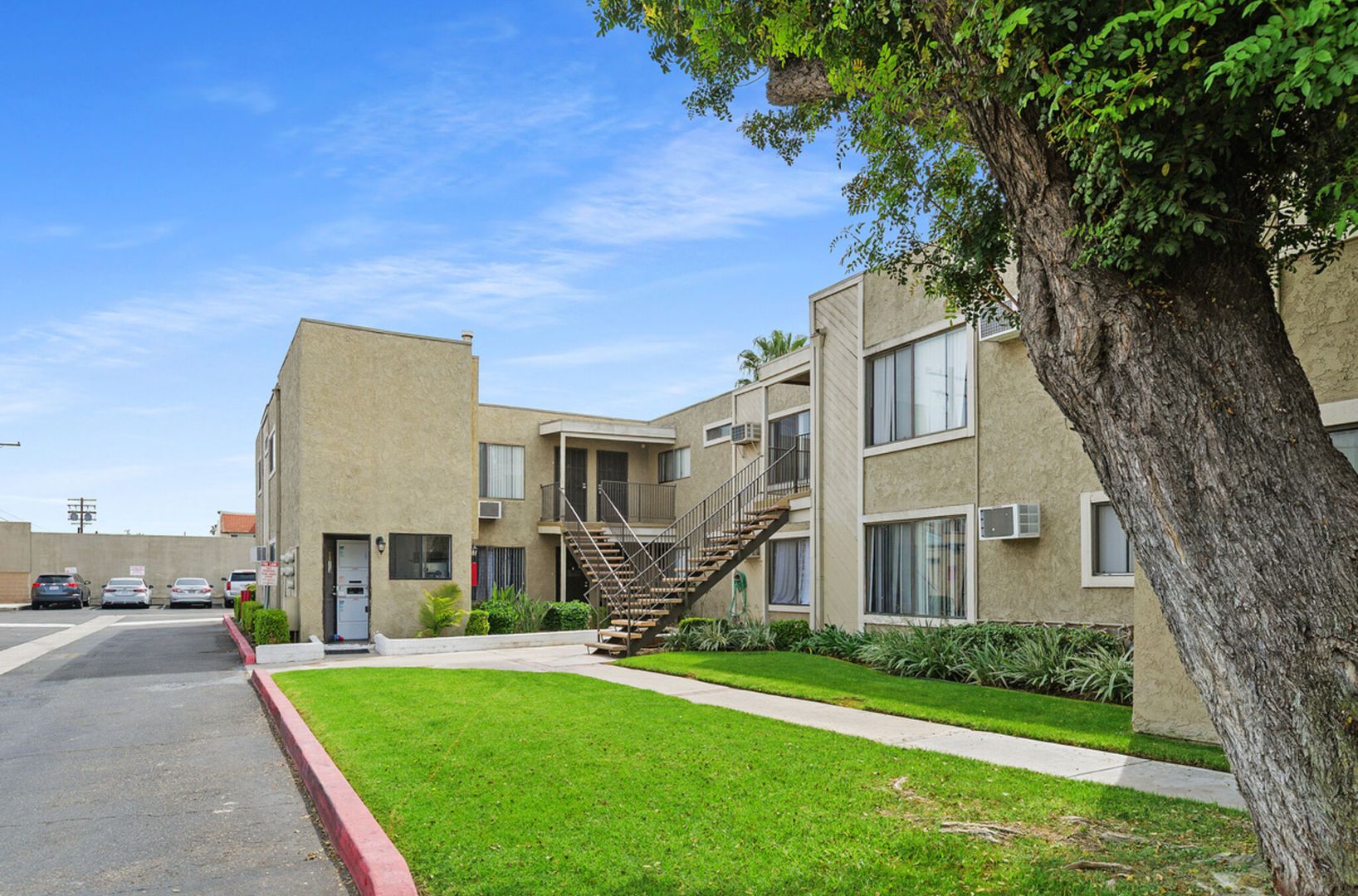 Anaheim Apartment: 1240 N. State College Blvd