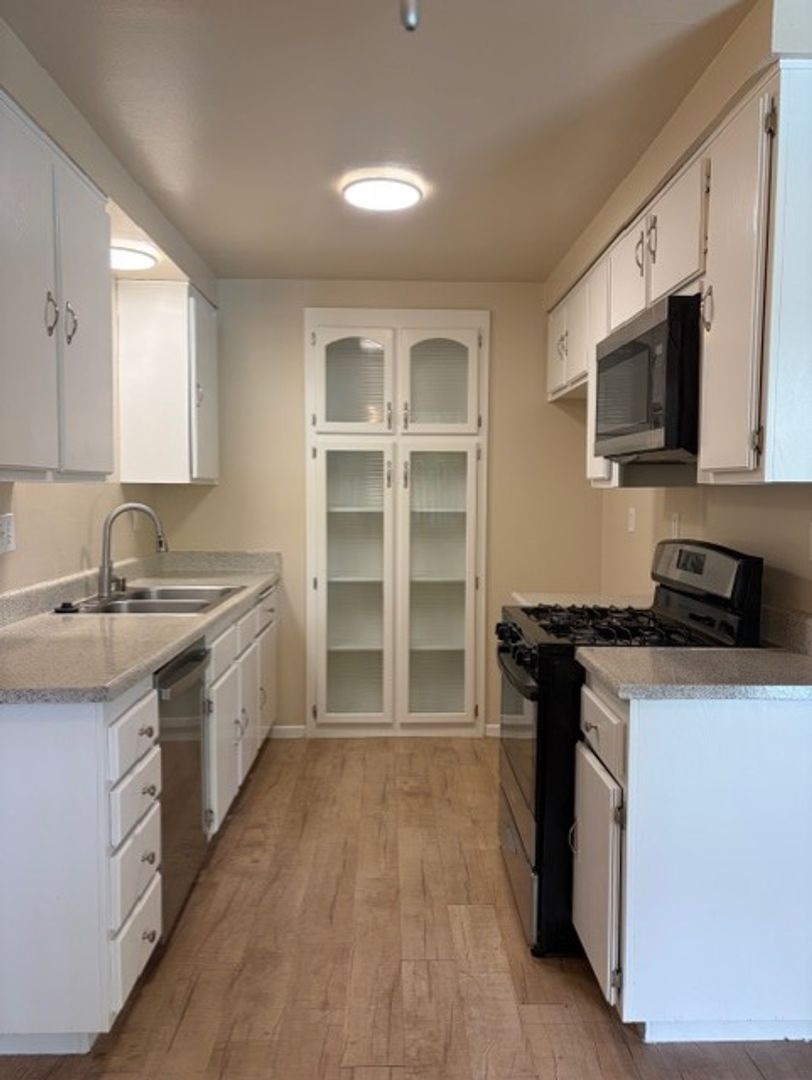 Orange Apartment: 1410-1450 E. Grove Ave. & 1968-2097 N. Lincoln