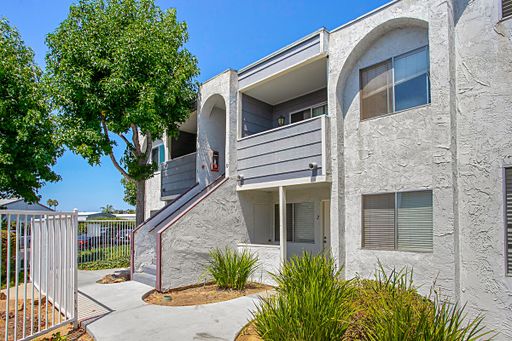 Oakleaf Apartment Homes – photo 1